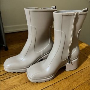 Heeled square toe boots